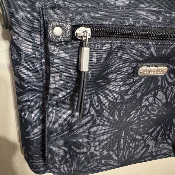 Baggallini Go bagg crossbody in midnight blossom - Picture 4 of 6